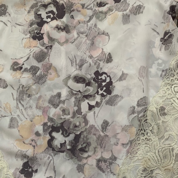 LC Lauren Conrad floral lace blouse - Picture 7 of 8